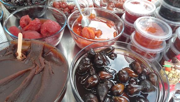En la feria gastronómica encontrarás stands con dulces tradicionales, pachamanca y más.