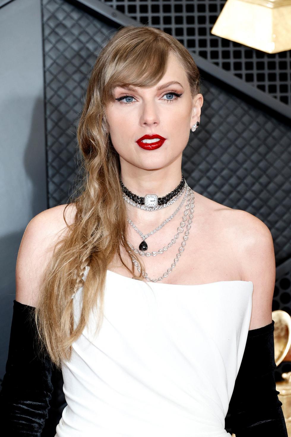Grammy 2024: Taylor Swift También Arrasa en Alfombra Roja con Espectacular  Vestido