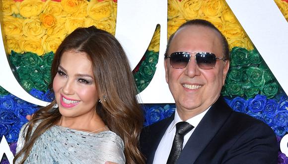 Thalía al lado de su esposo, Tommy Mottola (Foto: AFP)
