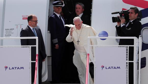 El papa Francisco parte de Chile y vuela hacia el Perú. (EFE)