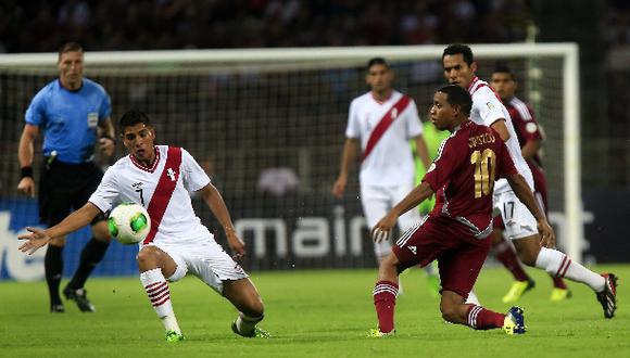 Paolo Hurtado no jugará amistosos de Perú por lesión