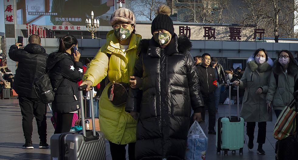 En China, las personas han empezado a usar mascarillas ante el aumento en el número de personas infectadas con un nuevo coronavirus. (Foto: AP)
