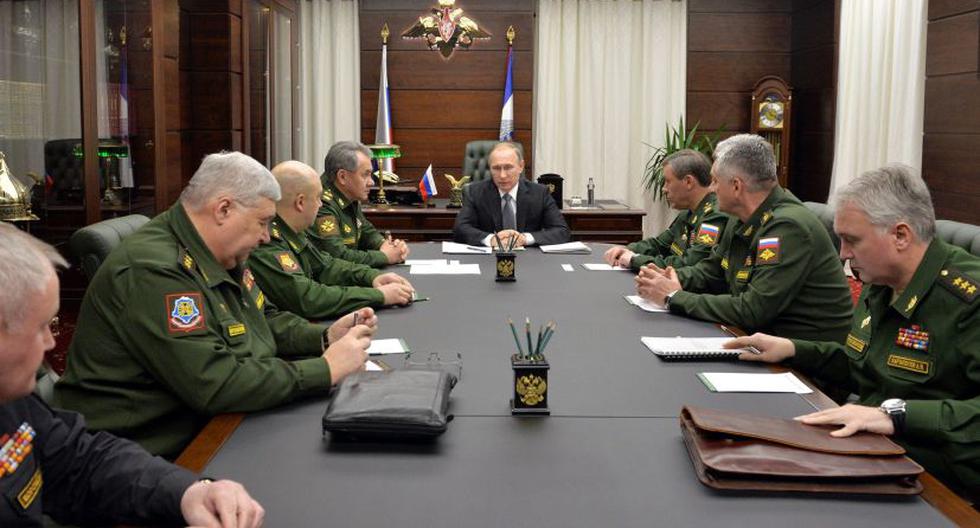 Vladimir Putin y los principales comandantes de las Fuerzas Armadas de Rusia (Foto: EFE)