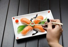 Cientos de personas cambian su nombre por ‘salmón’ para obtener sushi gratis y ahora ya no podrán dar marcha atrás