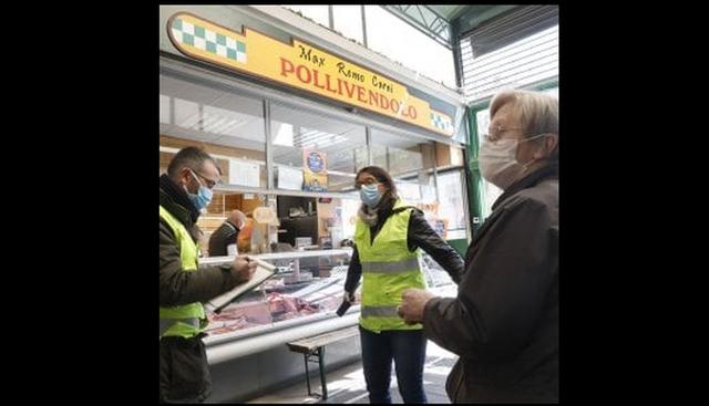 Policía multó a la mujer que salió a compra once veces en un solo día productos de primera necesidad. (Foto: Il Piccolo)