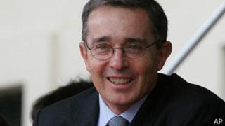 Polémica por programa de TV que nombró a Uribe el "Gran Colombiano"