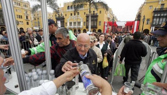 Los chilenos consumen mayor cantidad de pisco, pero los peruanos llevan la ventaja en las ventas en el extranjero. (Foto: AFP)