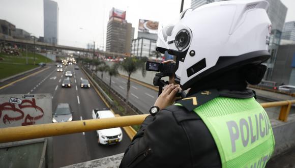 El alcalde de Lima informó que se detectaron 800 faltas de conductores durante el primer día de implementación del 'pico y placa'. (Foto: César Campos)