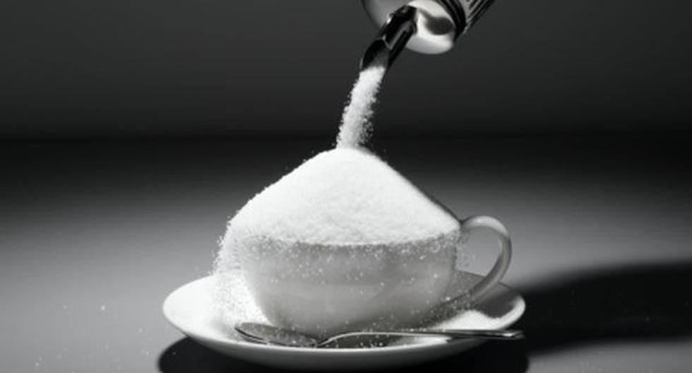 La azúcar para metabolizarse necesita del calcio de los huesos. (GettyImages)