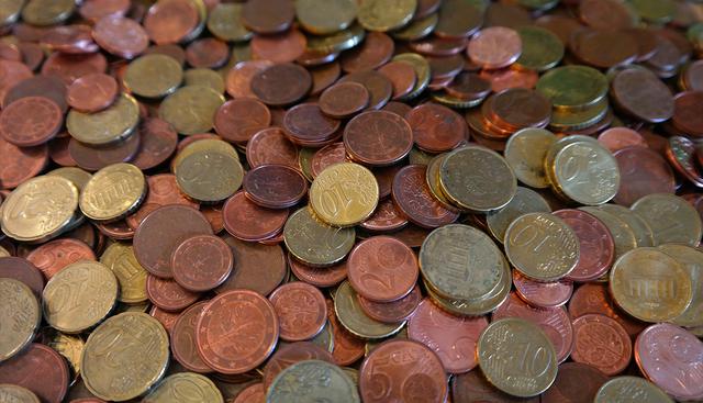 Conductor se desquita y paga peaje con ciento de monedas por aumento de tarifas. El video es viral en Facebook. (Pixabay)
