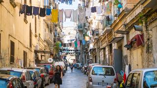 En las calles de Nápoles seguirá habiendo ropa tendida, un patrimonio de la ciudad