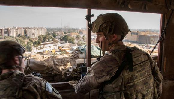 Los soldados del Ejército estadounidense en el complejo de la embajada de Estados Unidos en Bagdad, Irak. (Foto: Reuters).