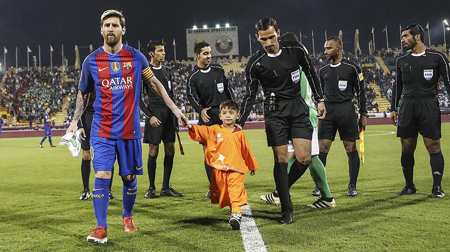 El día en fotos: Messi, Gates, Venezuela, Chapecoense y más - 1