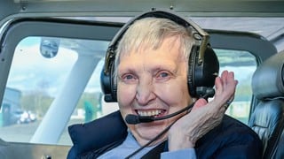 La anciana de 93 años que cumplió su sueño de volver a pilotear una avioneta