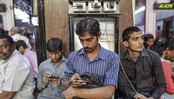 Google supera a Facebook y atrae a más internautas en India