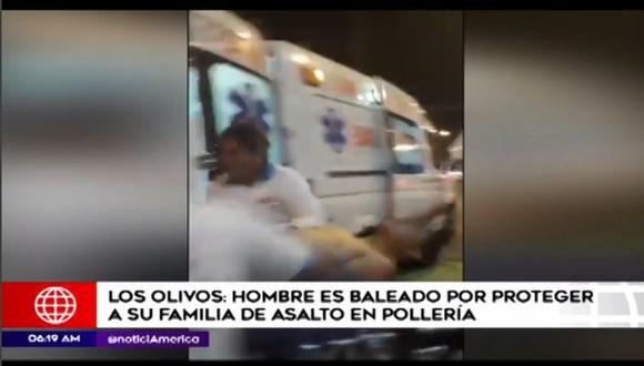 Los Olivos: hombre baleado por proteger a su familia de asalto en pollería. (América TV.)