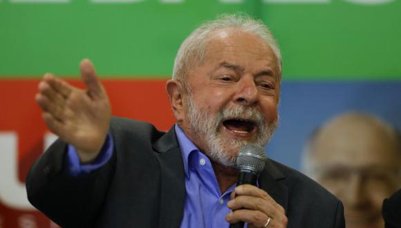El expresidente de Brasil Luiz Inácio "Lula" da Silva, que se postula para la reelección, habla durante un mitin de campaña en Sao Paulo, Brasil.