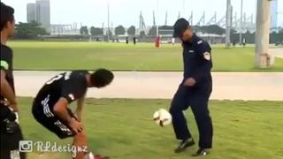 Ronaldinho sorprende con disfraz de policía y esto pasó [VIDEO]
