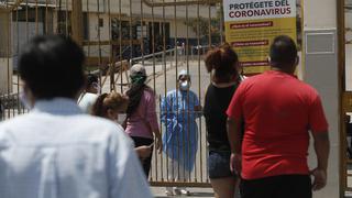 Trabajadores de limpieza están expuestos de contraer COVID-19 en el Hospital Sergio E. Bernales