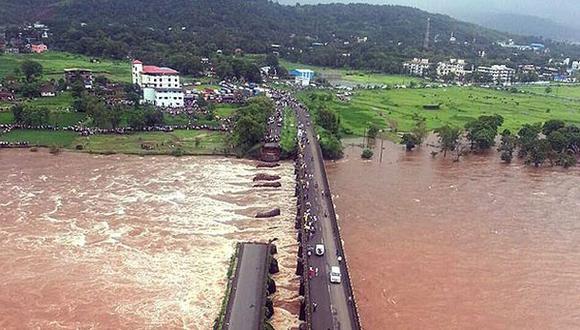 India: Dos muertos y 20 desaparecidos deja colapso de puente
