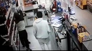 Tres menores roban dos tiendas Tambo provistos de cuchillos en menos de una hora | VIDEO