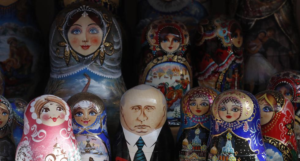 Encerrado en sí mismo. Una matrioshka con el rostro del presidente de Rusia, Vladimir Putin. EFE