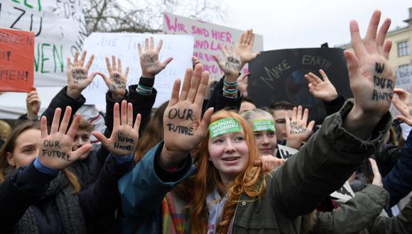 Berlín | Fridays For Future | Estudiantes alrededor del mundo faltaron este viernes a sus escuelas para protestar contra la inacción de los gobiernos contra el cambio climático. (Reuters)