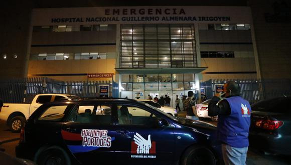 El joven llegó muerto al hospital Guillermo Almenara. (Foto: Violeta Ayasta | GEC)