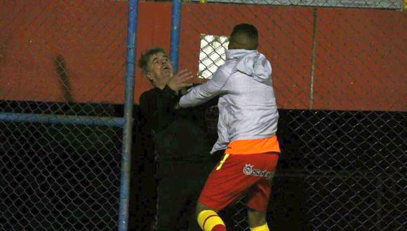 Marcelo Grioni se fue a los puños con el volante de Sport Huancayo, Charles Monsalvo, luego de haber conseguido derrotar a Deportivo Municipal de local. (Foto: Twitter Carlos Arrunategui)