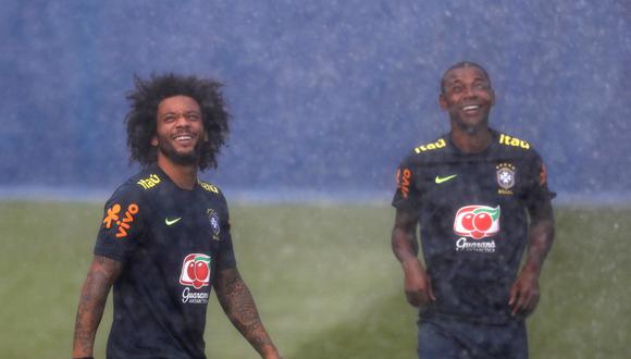 La selección brasileña recupera a Marcelo para el duelo ante Bélgica por cuartos de final en el Mundial Rusia 2018. Fernandinho tomará el lugar de Casemiro. (Foto: EFE)