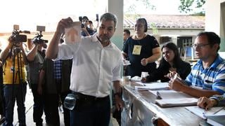 Abdo Benítez emite su voto y pide a paraguayos ser protagonistas “en la construcción del futuro”