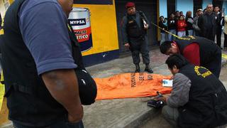 Sujeto fue acribillado por sicarios dentro de taxi en Chimbote