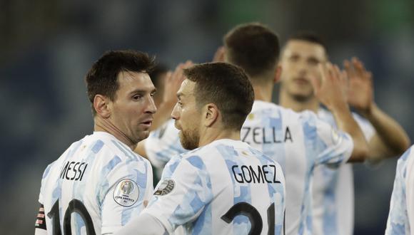 Lionel Messi y 'Papu' Gómez ganaron la Copa América 2021. (Foto: AP)