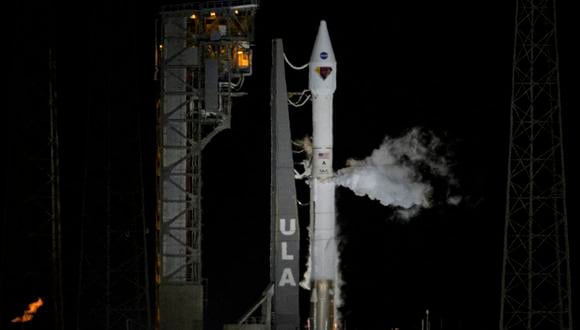 El cohete United Launch Alliance Atlas V con la nave espacial Lucy se lanza, en esta exposición de 2 minutos y 30 segundos, desde el Complejo de Lanzamiento Espacial. (Foto:  Bill INGALLS / NASA / AFP)