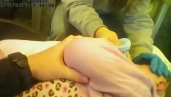 VIDEO: El dramático rescate de una bebé a punto de morir