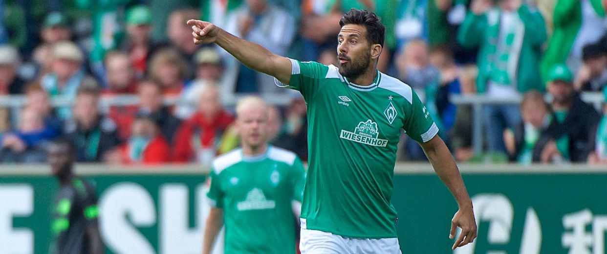 Claudio Pizarro llevaba apenas un minuto en cancha cuando originó una acción clara de gol con un preciso pase para Max Kruse, en el Bayern Múnich vs. Werder Bremen. (Foto: Agencias)