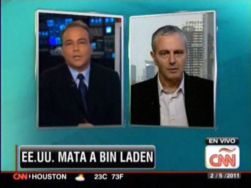 Farid Kahhat siendo consultado por Camilo Egaña, conductor de CNN en Español, sobre la muerte del líder terrorista Osama Bin Laden.