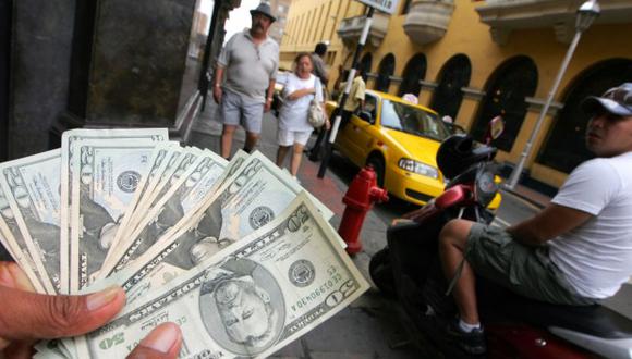El dólar inició la sesión al alza. (Foto: AFP)