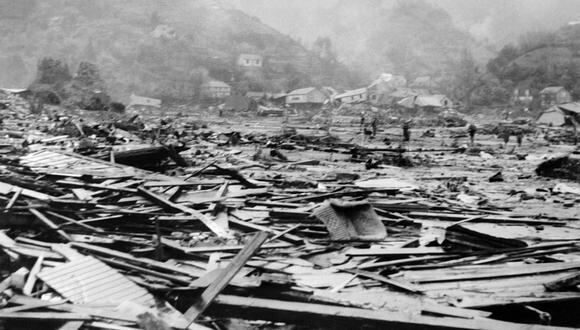 Vista el 05 de junio de 1960 de los restos del puerto de Corral, en la provincia de Valdivia, Chile, luego del terremoto y el maremoto que azotó la zona el 22 de mayo de 1960. (Foto de AFP)