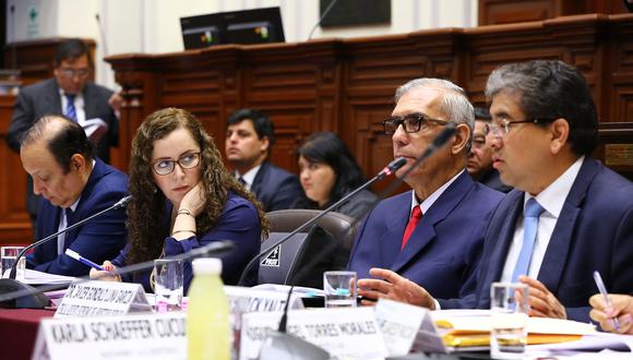 La presidenta de la Comisión de Constitución, Rosa Bartra, discutió con Yonhy Lescano en dos oportunidades durante el debate. (Foto: GEC)