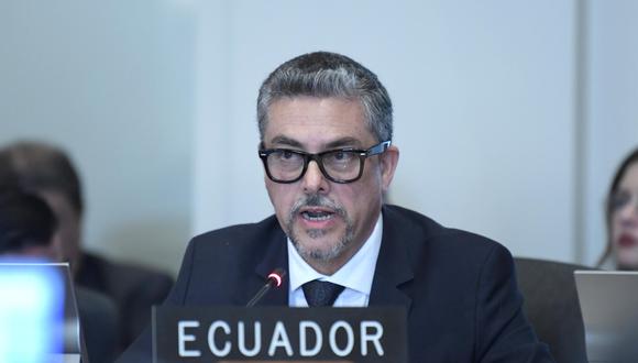 El viceministro de Movilidad Humana de Ecuador, Alejandro Dávalos, habla durante una reunión del Consejo Permanente de la Organización de los Estados Americanos (OEA) celebrada este martes(EFE/Lenin Nolly).