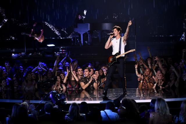 Shawn  Mendes cautivó a todos sus fanáticos del mundo cantando "In My Blood" en los MTV Video Music Awards 2018. (FOTOS: AFP)