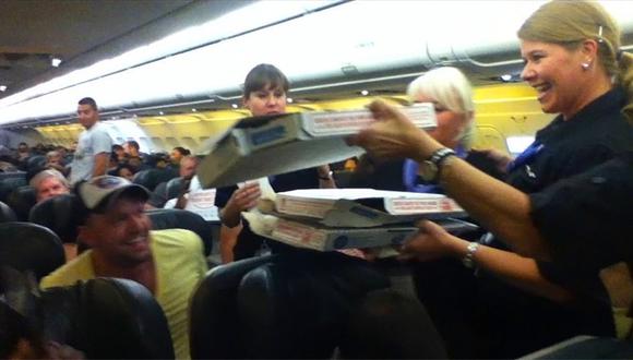 Piloto compra pizzas para 160 pasajeros de un vuelo desviado