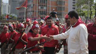 Maduro dispone que 50 mil milicianos cuiden de las escuelas en Venezuela