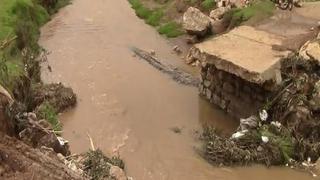 Junín: río se desborda, destruye puente de 60 años y afecta a 80 familias