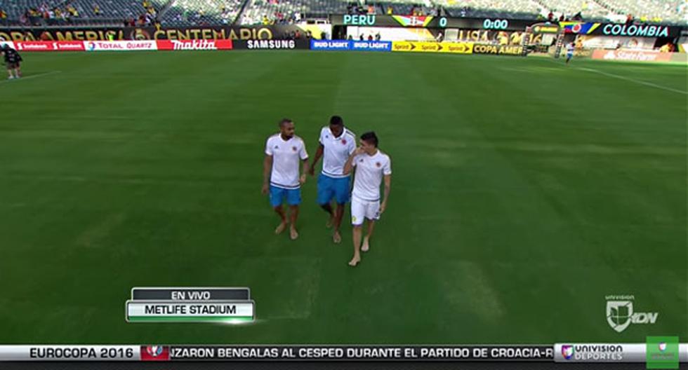 Así reconocieron el campo los jugadores de Colombia minutos antes del partido. (Foto: Captura | Video: Univision Deportes)