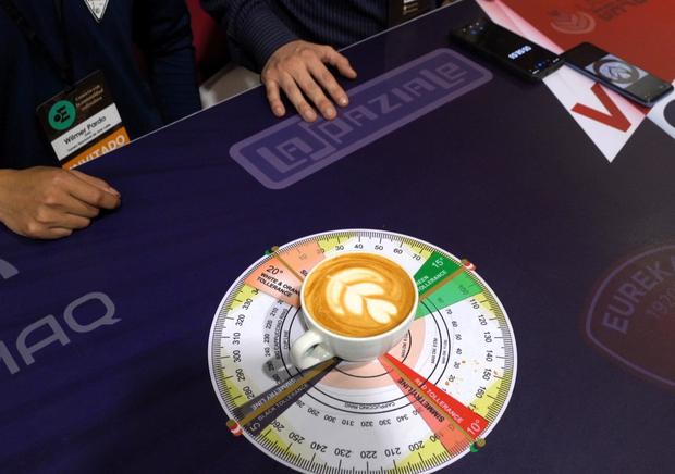 The impact of latte art on coffee consumption is such that there are competitions to choose the best baristas in this technique.