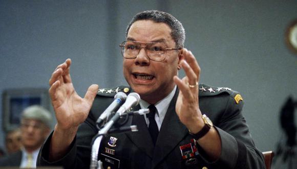 En esta fotografía de archivo del 25 de septiembre de 1991, el general Colin Powell, presidente del Estado Mayor Conjunto, habla en el Capitolio en Washington, en un subcomité de Servicios Armados de la Cámara de Representantes. (Foto AP / Marcy Nighswander, archivo).