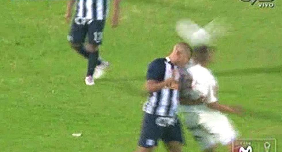 Los jugadores de Alianza Lima y Universitario protagonizaron una dolorosa escena. (Foto: Captura)