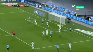 Argentina vs. Uruguay: ‘Dibu’ Martínez se luce con una doble atajada para rescatar a la Albiceleste | VIDEO